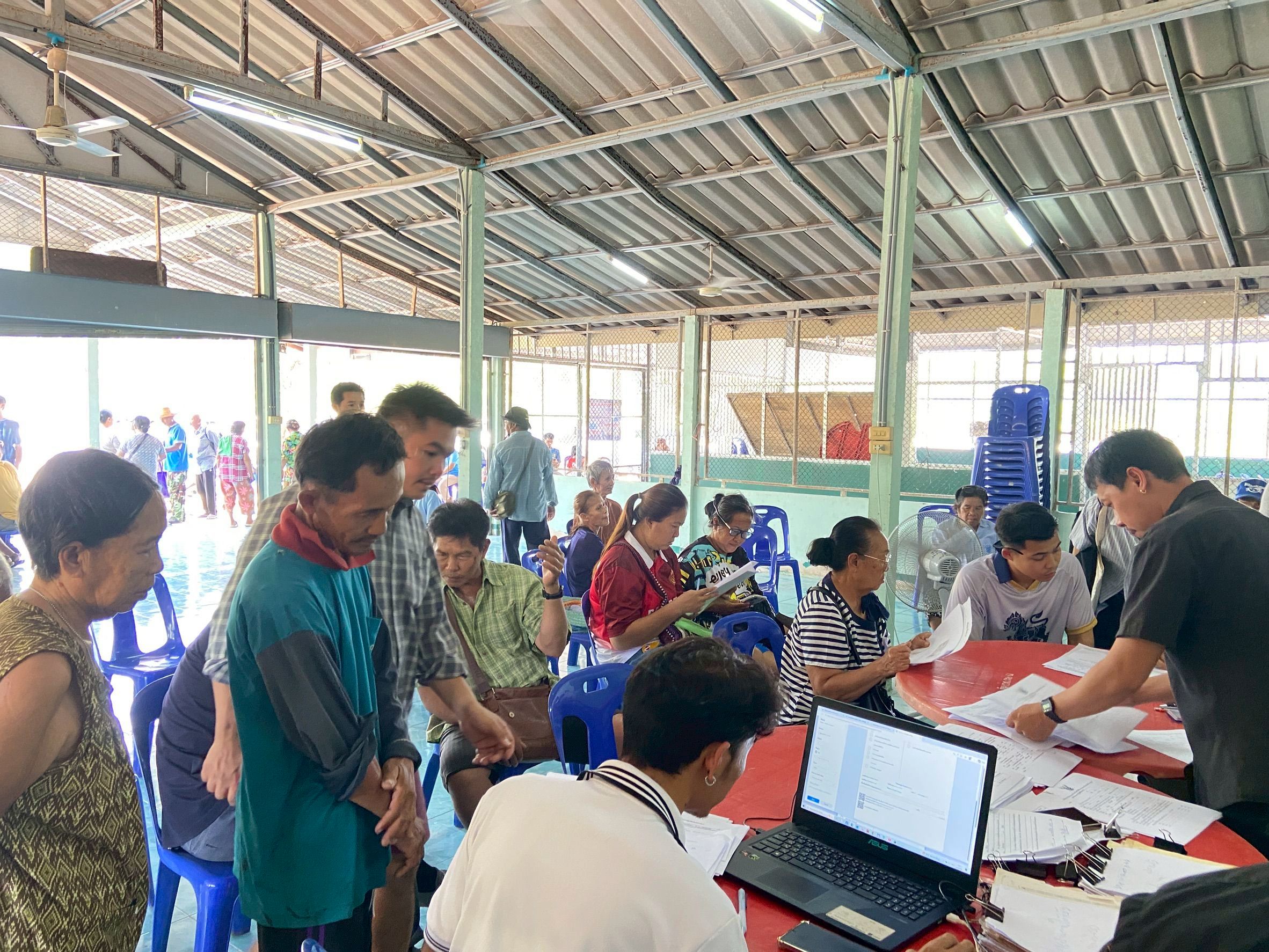 title - วันที่ 9 เมษายน 2569 นายวิทูล ประดิษฐบูญ ปฏิรูปที่ดินจังหวัดปราจีนบุรี มอบหมายให้ นายลิขิต ผันผ่อง หัวหน้าฝ่ายกฎหมาย พร้อมด้วย เจ้าหน้าที่ ส.ป.ก.ปราจีนบุรี ลงพื้นที่ออกหน่วยบริการเคลื่อนที่ “Mobile Unit”และบริการปรึกษาข้อกฎหมายที่เกี่ยวข้องกับการปฏิรูปที่ดิน ณ ตำบลแก่งดินสอ อำเภอนาดี จังหวัดปราจีนบุรี